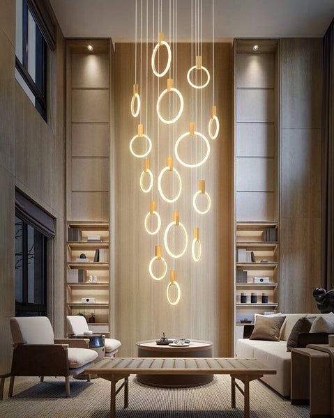 Lights of Scandinavia - Halo - Moderne hangende LED-trapkroonluchter. Perfect voor het creëren van sfeer in elke hoek of op de trap. Aluminium/acryl ringen. Specificaties: Lichtbron: LED-lampen. Type fitting: 2G11. Inclusief lampen: dimbaar. Schakeltype: AC, 110-240V. Belichtingsgebied: installatietype: semi-inbouw. Materiaal behuizing: acryl. Garantie: 2 jaar. Certificering: CCC, CE, CQC, FCC, GS, LVD, PSE, ROHS, SAA, UL.