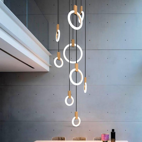 Lights of Scandinavia - Halo - Design kroonluchter met led-lichtbron van hout en acryl. Verlichting voor trappenhuizen.